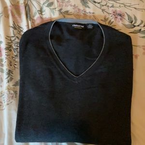 Men’s v-neck sweater
